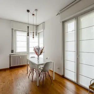 https://favola-house-isola.italymilanhotels.net